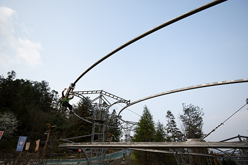 軌道滑索-浙江鵬鳴游樂設備有限公司